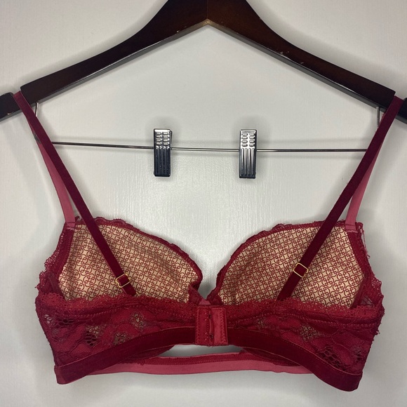 Red Lace Push-Up Bra - Picture 3 of 4